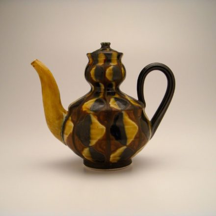 E04: Main image for Ewer made by Linda Sikora