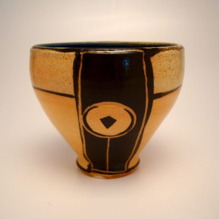 B140: Main image for Bowl made by Suze Lindsay