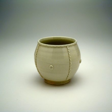 C207: Main image for Cup made by Linda Sikora