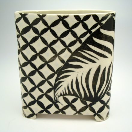 V84: Main image for Vase made by Louise Rosenfield