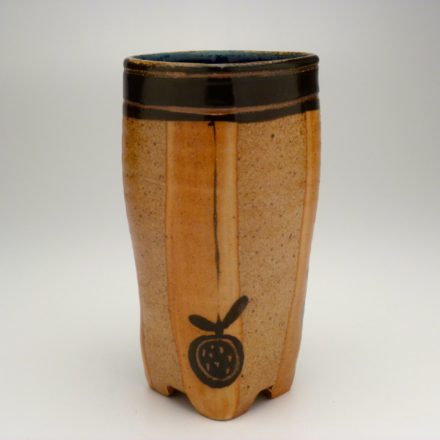 V98: Main image for Vase made by Suze Lindsay