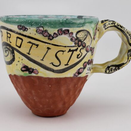 C1563: Main image for Cup made by Deirdre Daw
